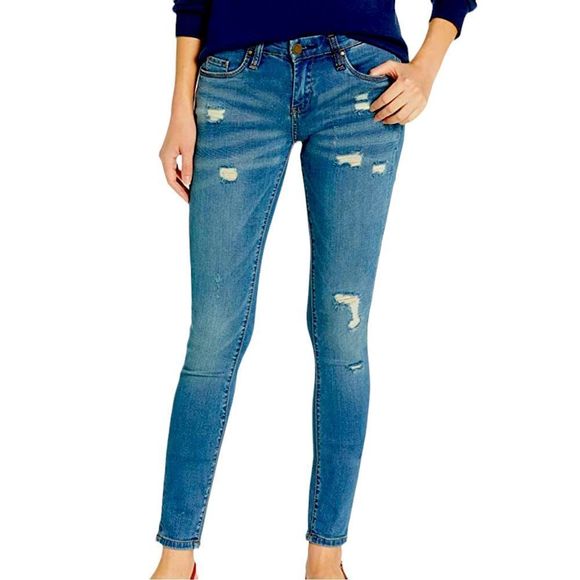 EUC Blank NYC Skinny Classique Mid Rise Distressed Jeans 28 6 - Picture 1 of 13